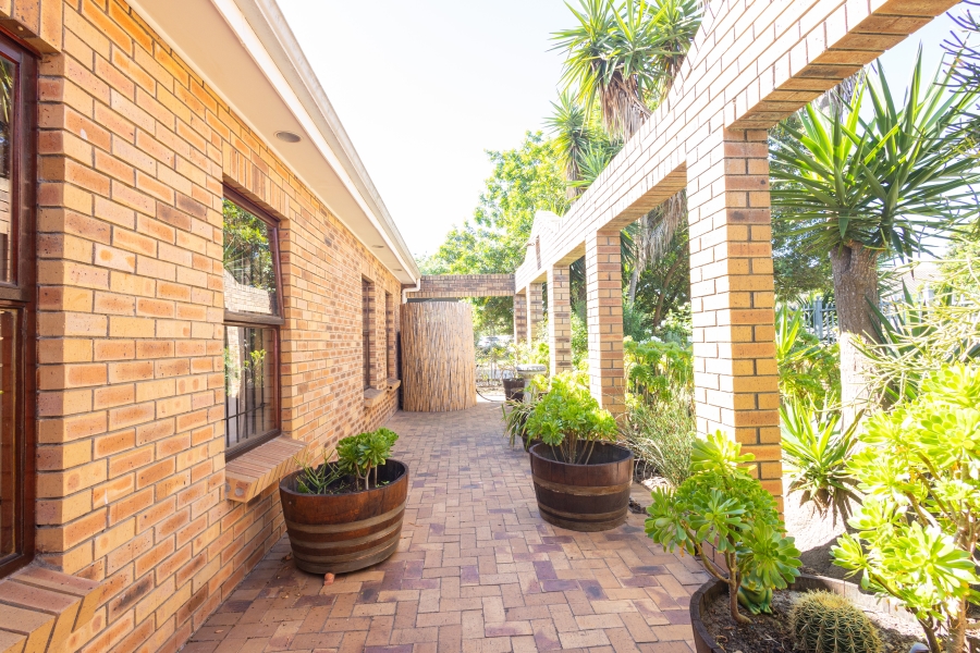 4 Bedroom Property for Sale in Sonstraal Heights Western Cape